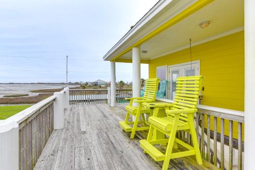 Walk to Beach! Bayfront Coastal Gem in Gilchrist