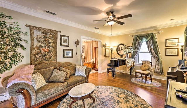 Walk to Midwestern State: Wichita Falls Cottage!