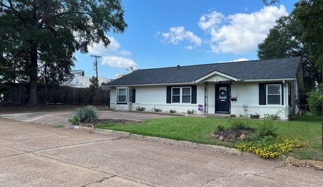 Walk to SFA, Centrally located 3 bedroom in historic Pecan Street Neighborhood