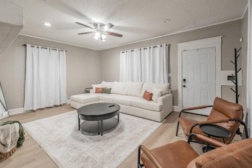 Walk To TCU-Boutique-Sleeps 6-2 King Beds
