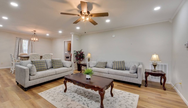 Walking Distance to Casino: Home in Westlake!