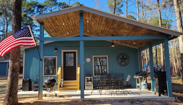 WATERFRONT Cabin on a Secluded Cove - Fish directly from property!