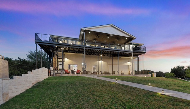 Waterfront, Dock, Pickleball court,Game Cave/Bar~Pavilion~Balcony, sleeps 15