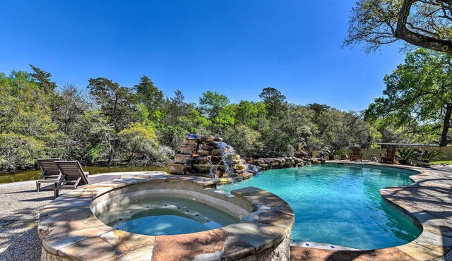 Waterfront Family Home w/Patio in Hitchcock
