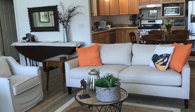 Waterfront Flathead Lake Open Concept Home-2 Lg Master BR-2 Patios-Boat Dock in Lakeside