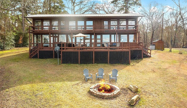 Waterfront Hide-A-Way Lodge on Big Sam!