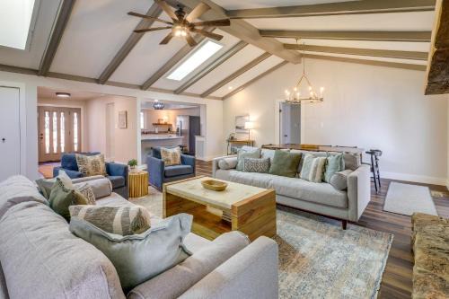Waterfront Home on Greers Ferry Lake w/Game Room in Edgemont