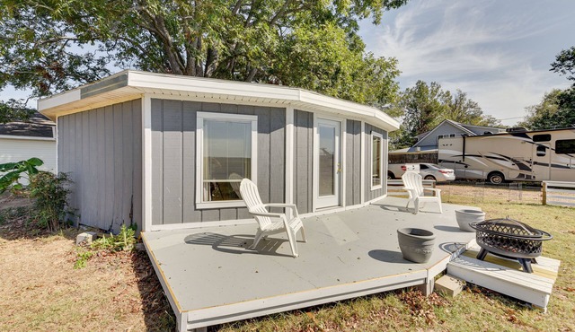 Waterfront Jonesville Studio on Black River Lake!