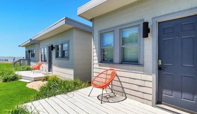 Waterfront studio and more in a Boutique Hotel, Heart of Hampton Bays,. in Hampton Bays