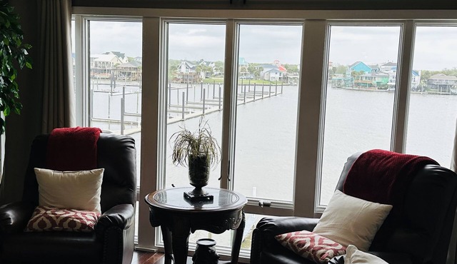Waterfront Sunny Vibes Condo in Port Arthur