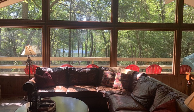 Waterfront - Winding Trail Lodge, Sleeps 6, Enjoy Amenities on Holly Lake Ranch