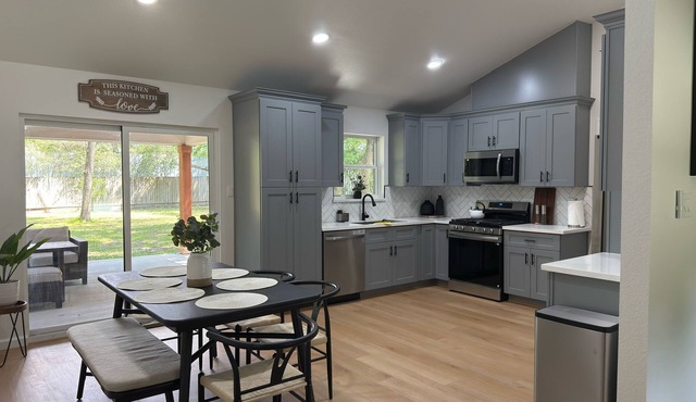 Welcome to your perfect getaway or family retreat in beautiful Magnolia Texas !