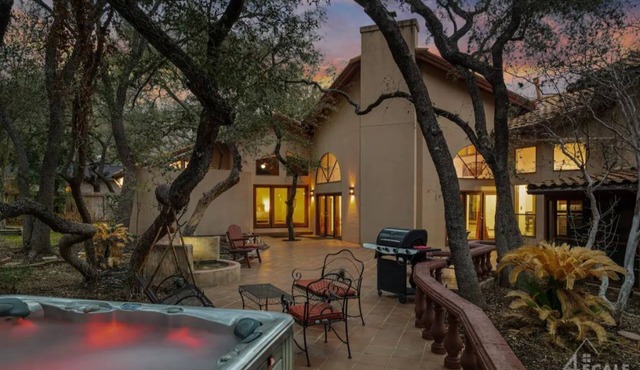 Welcome! Unwind in this stunning Villa and relax in the private hot tub!