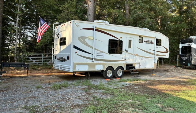 Welcoming RV with AC in charming Farmerville.