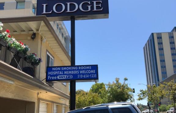 Westwind Lodge in Oakland