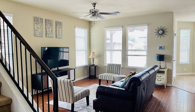 Whisper Dreams Retreat- cozy3BR retreat~big yard~bring pets~near Kalahari~DT ATX