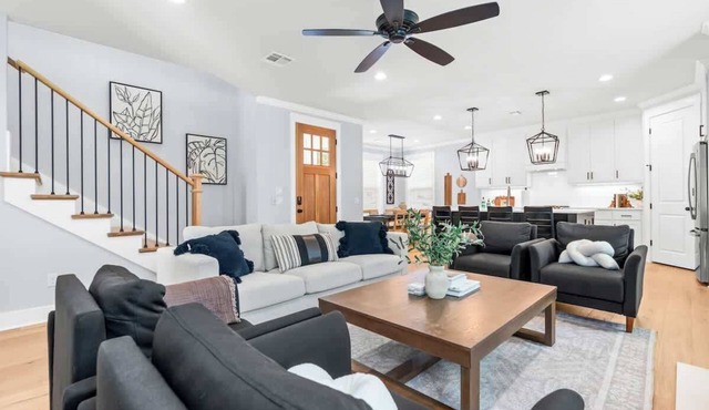 White Retreat on Proctor - 3.5 Bathrooms!