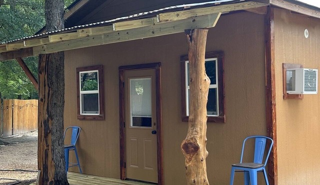 Whoa-Man Ultra Cozy Aggieland Cabin