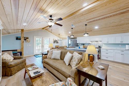 Windmill Trails Dairy Cottage + Barn Loft