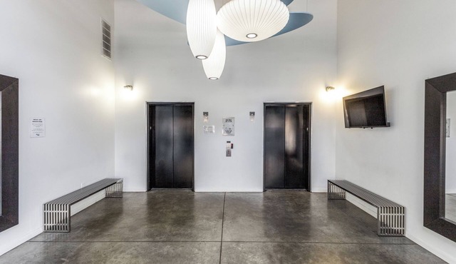 Wonderful, urban 2-bedroom loft with chef style kitchen in vibrant Dallas