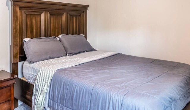 Woodridge - Bedroom with Private Outdoor Bathroom
