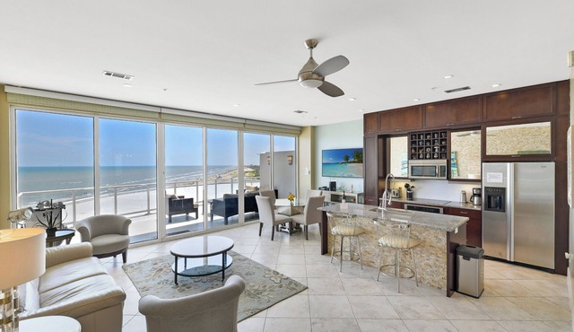 XL Terrace, Lazy River, I-O Pools, Game Room, Spa, Beach, Luxury 2-2 Penthouse!