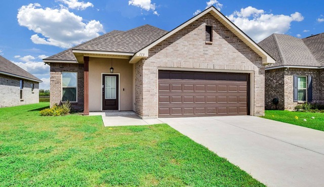 Youngsville Getaway - Home Away from Home