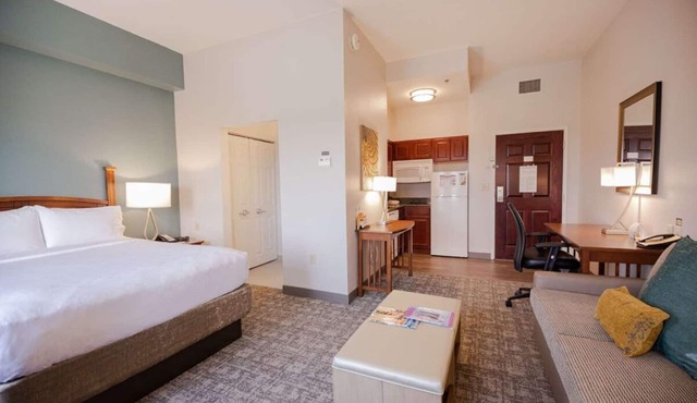 Your Baton Rouge Suite Oasis! With Private Full Kitchen! Pets Allowed!