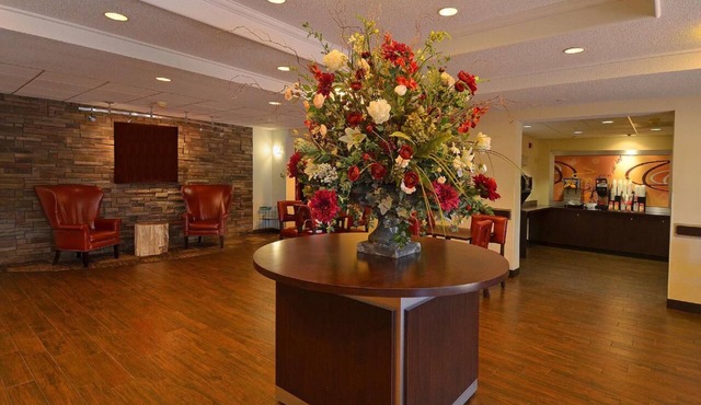 Your Escape Awaits! Affordable Stay with Pool, Close to The Alamo!