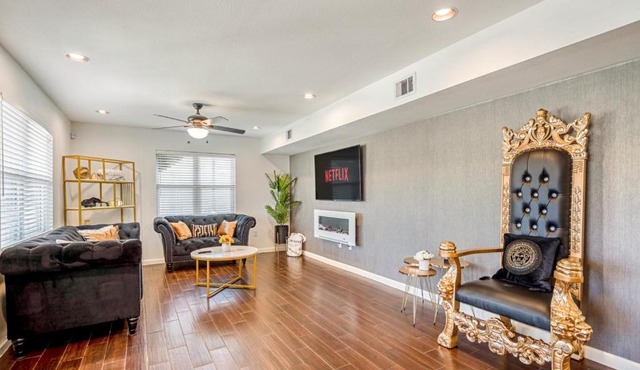 Your Luxury 2 Bed Escape*Medical Ctr*Mid/Downtown