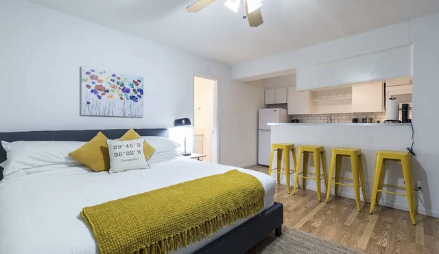 Your Montrose Studios! Sleeps 44/22BR/22BA/22PA