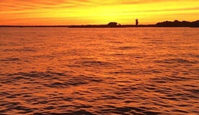 Your Place right on the lake with third floor balcony to watch the sunset 2x2+1