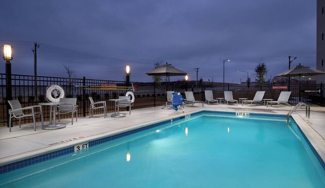Your Room for Rest & Relaxation | Outdoor Pool & Breakfast | Lake Worth - 1.5 mi