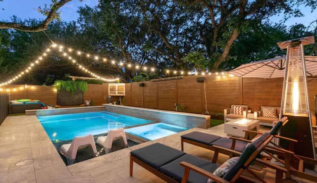 Zilker Getaway: Saltwater Pool and Walk to ACL