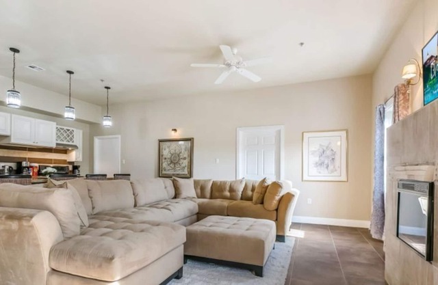 15% OFF Monthly |10% OFF Weekly- Private 4BR Condo steps from St Charles Ave