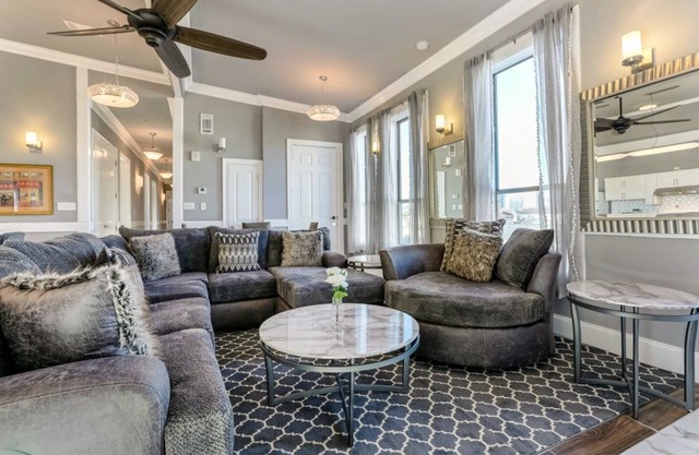 20% OFF Monthly | 10% OFF Weekly-5BR Urban Penthouse in the Heart of New Orleans