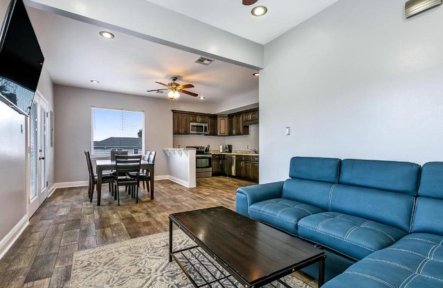 Lovely 3BR next to City Park