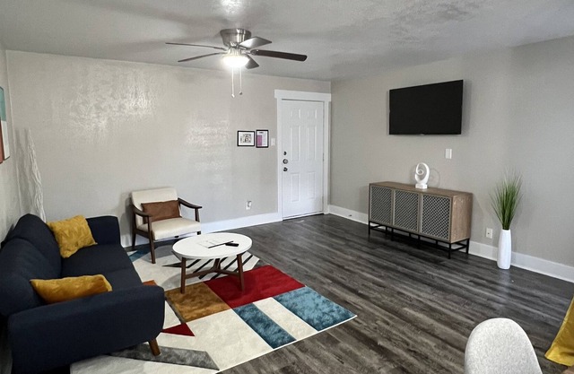 Luxury 2bd/2ba/2 min walk to AT&T stadium