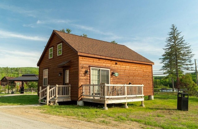 Spacious Couples Log Cabin White Mountains in Bethlehem