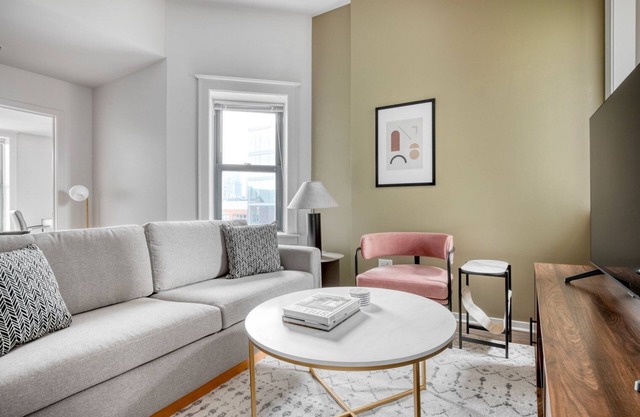 Upscale South Loop 1BR nr L & Grant Park, by Blueground in Chicago