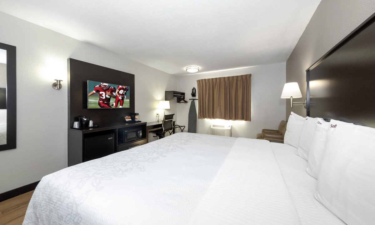 Huntsville Hotel | Red Roof Inn PLUS+ Huntsville