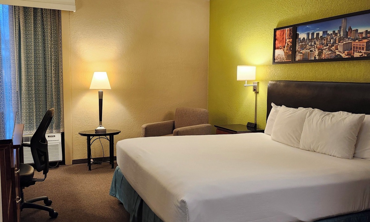 Sugar Land Hotel | Heritage Inn Suites Houston/Sugar Land, Trademark by Wyndham