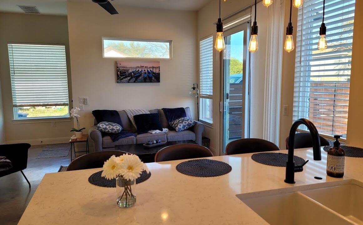 Blackshear-Prospect Hill Condo | In The Hot Middle of All The Action! BEDS FOR 9 HEADS! Awesome View!