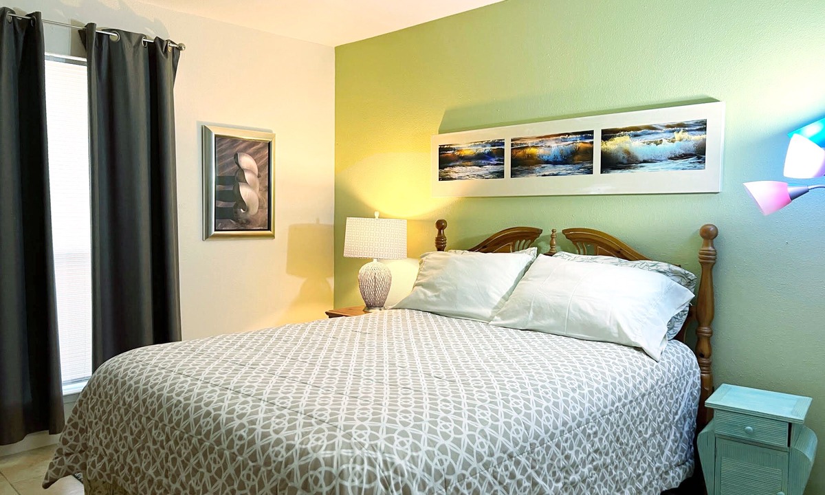 El Lago Condo | Cheerful Calming Condo near Clear Lake, NASA, Kemah, League City, and Pasadena.