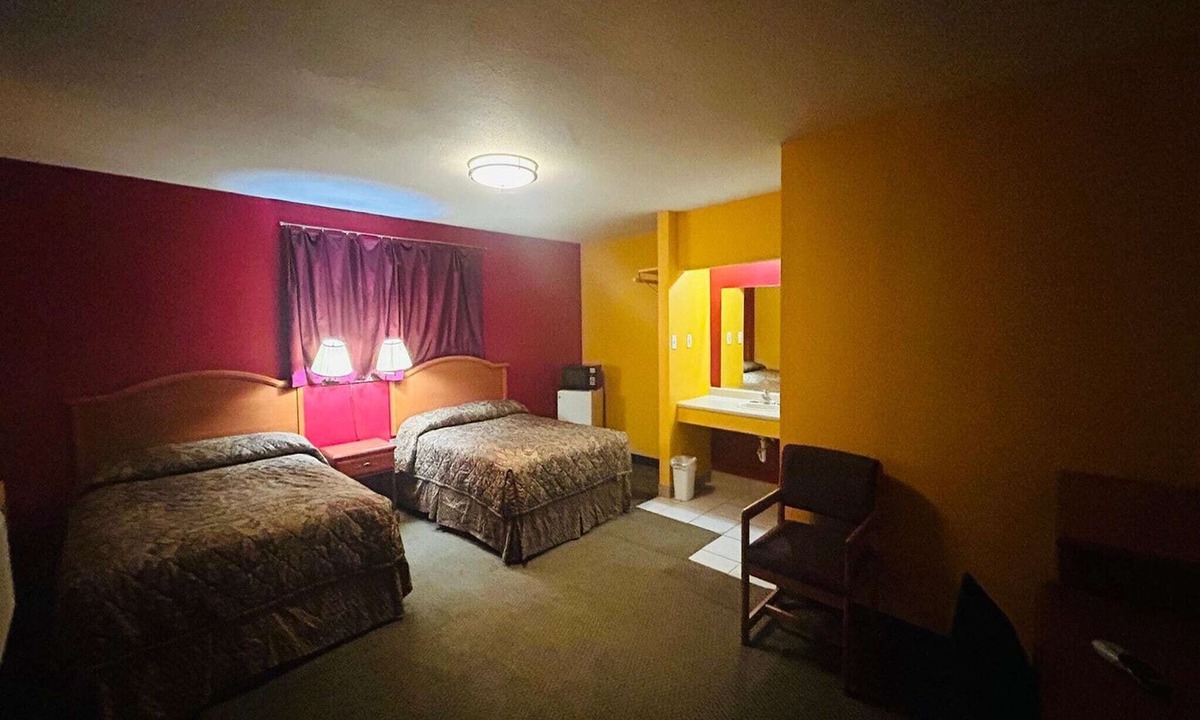 Sulphur Apartment | 2 Full Beds Non-Smoking