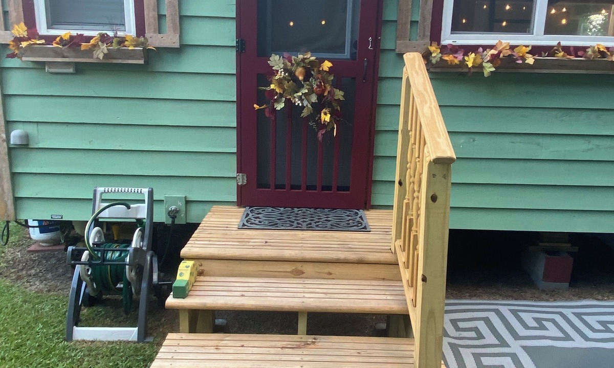 Winnie Cabin | Cozy 1-bedroom cabin in amazing Winnie with AC