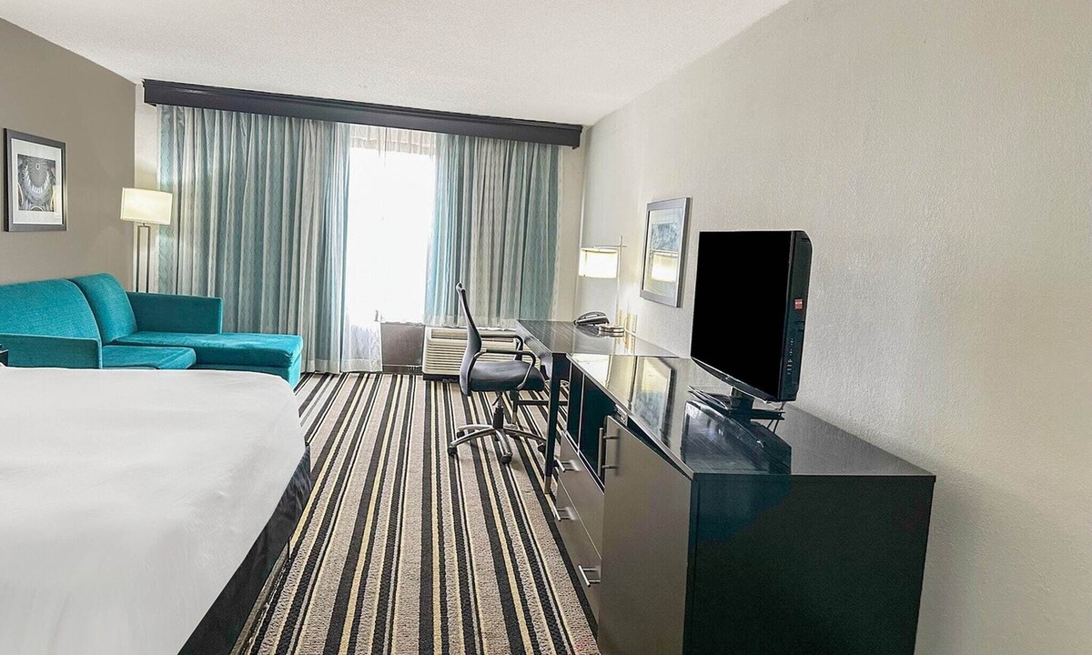 Tougaloo Apartment | Premium King bed Non-Smoking