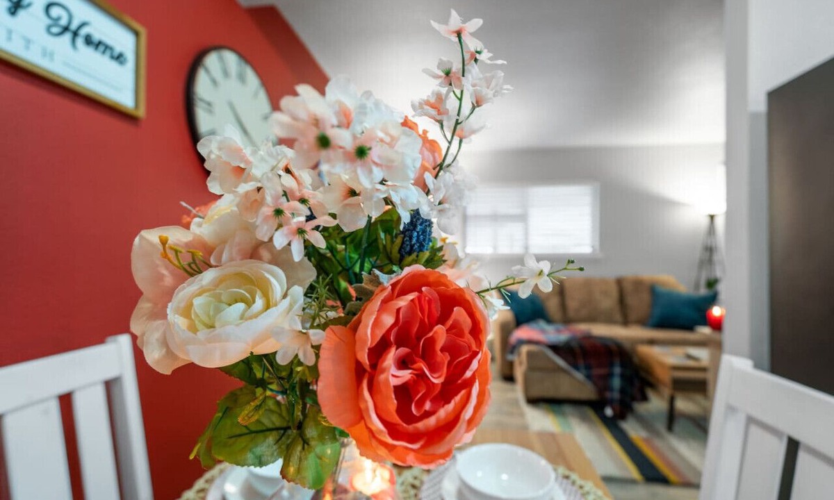 Central Arlington Apartment | Steps Away from the Heart of the FUN!AT&T Walkable