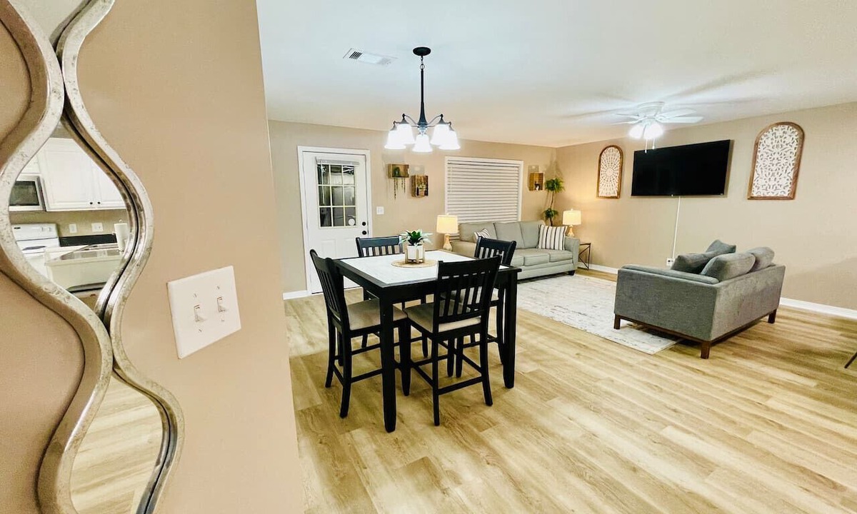Hammond Apartment | Eastgate 10A beautiful townhouse