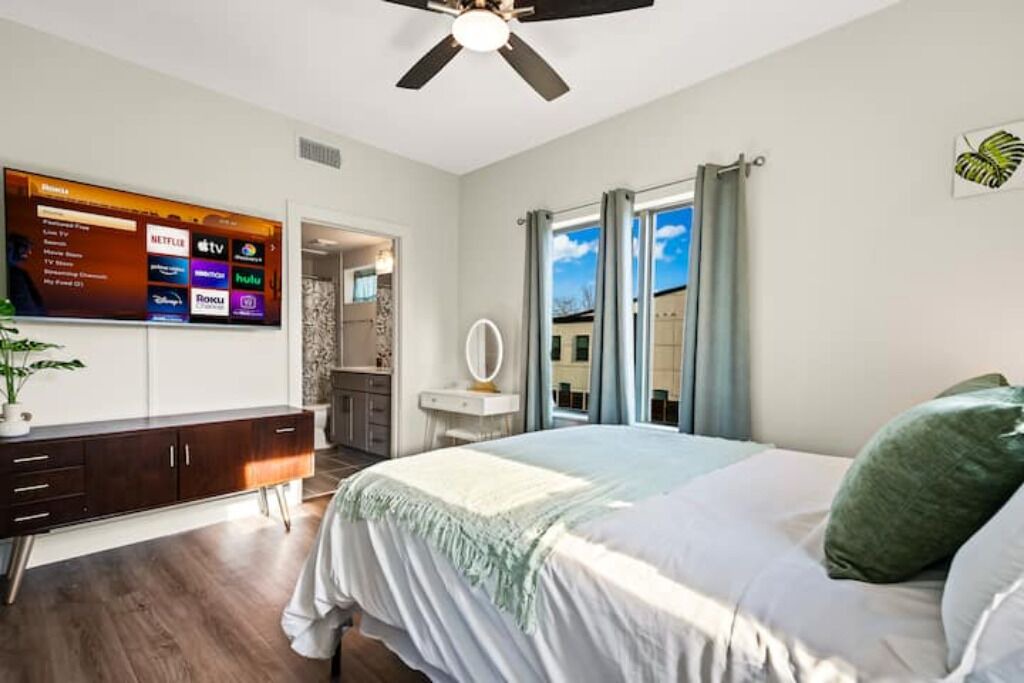 Old East Dallas Apartment | Casa Verde - 1 BR 2 Beds 5min DT & Deep Ellum
